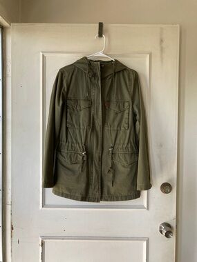 Woman’s Levi’s Olive Hooded Utility Jacket with Drawstring Waist. Size Small.